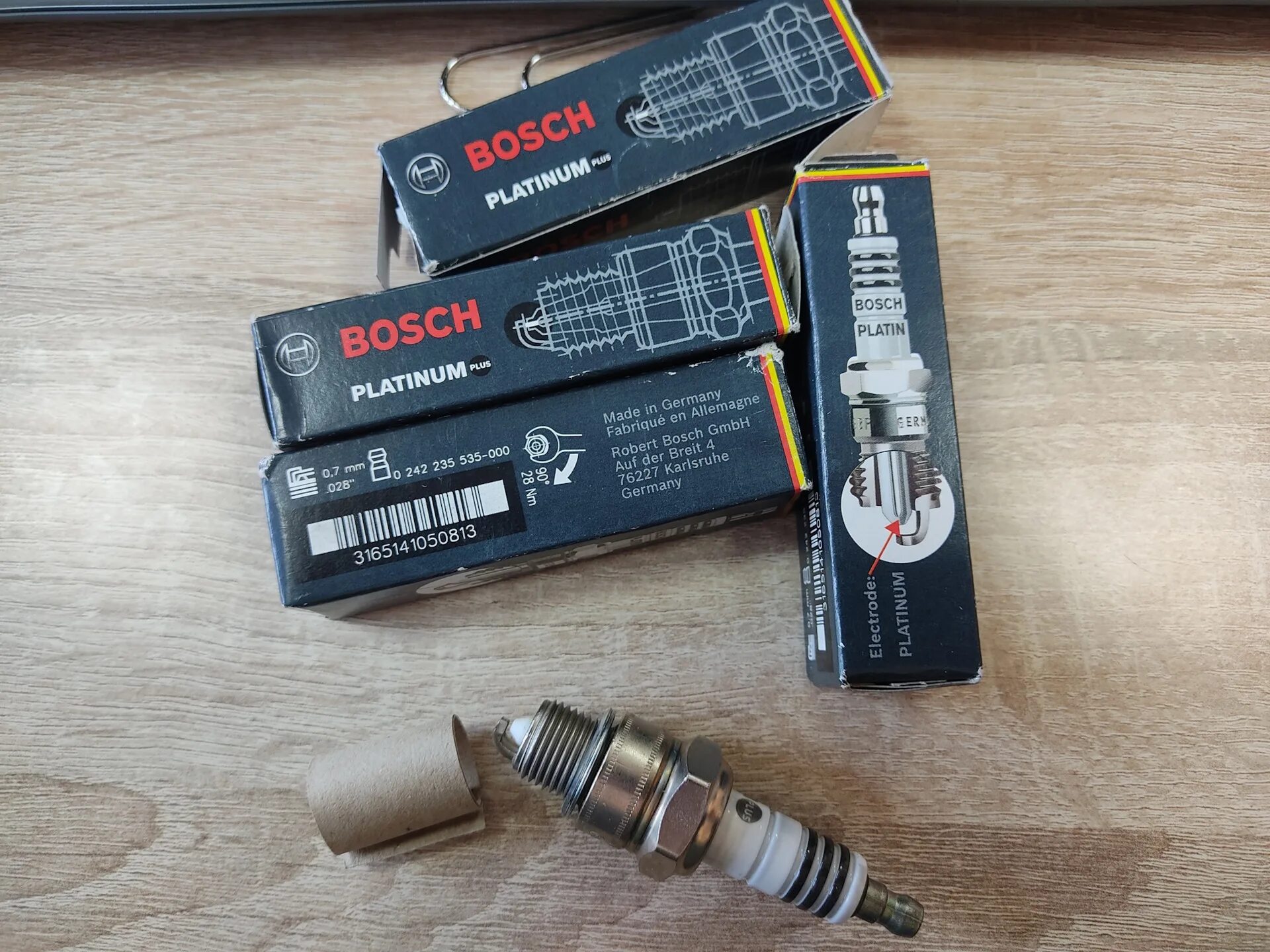 Свечи bosch platinum plus. Свечи зажигания bosch platinum. Bosch platinum. Свечи бош платинум r3. Bosch platinum 4 электрода.