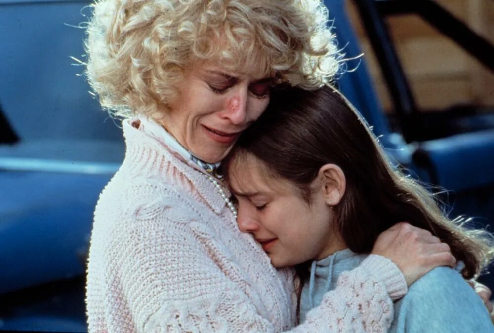 Хиллари вульф. Большие девочки 2002. Франческа клементис "большие девочки не плачут". Фильм большой девочка. Большие девочки не плачут сюжет.