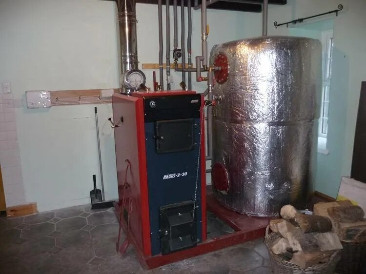 Обвязка тт котла с теплоаккумулятором. Буферная емкость в системе отопления твердотопливного котла. S tank теплоаккумулятор. Схема подключения теплоаккумулятора. Буферная емкость для системы отопления p1000 в сборе с электрокотлом.