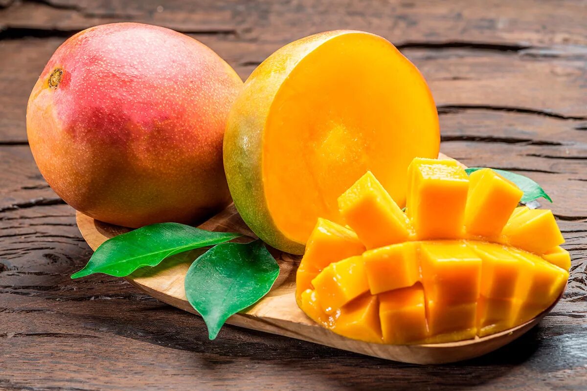Organic Colorful Ripe Mangos Фотографія Stock Adobe Stock