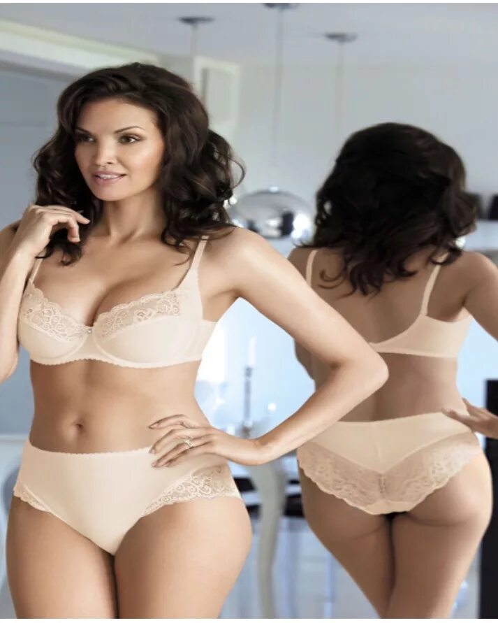 под нижнем бельем видео