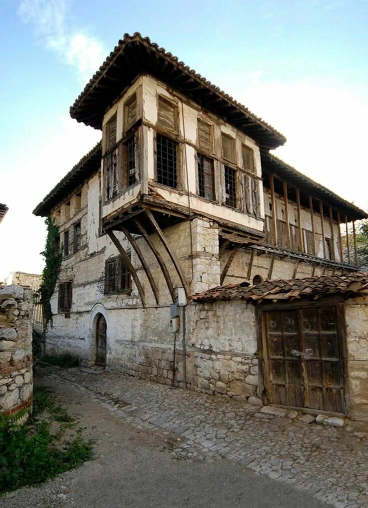 Ancient houses. Старинные греческие дома. Калкан архитектура. Архитектура старых зданий Болгарии дома. Заброшенные старинные города центральной Африки.