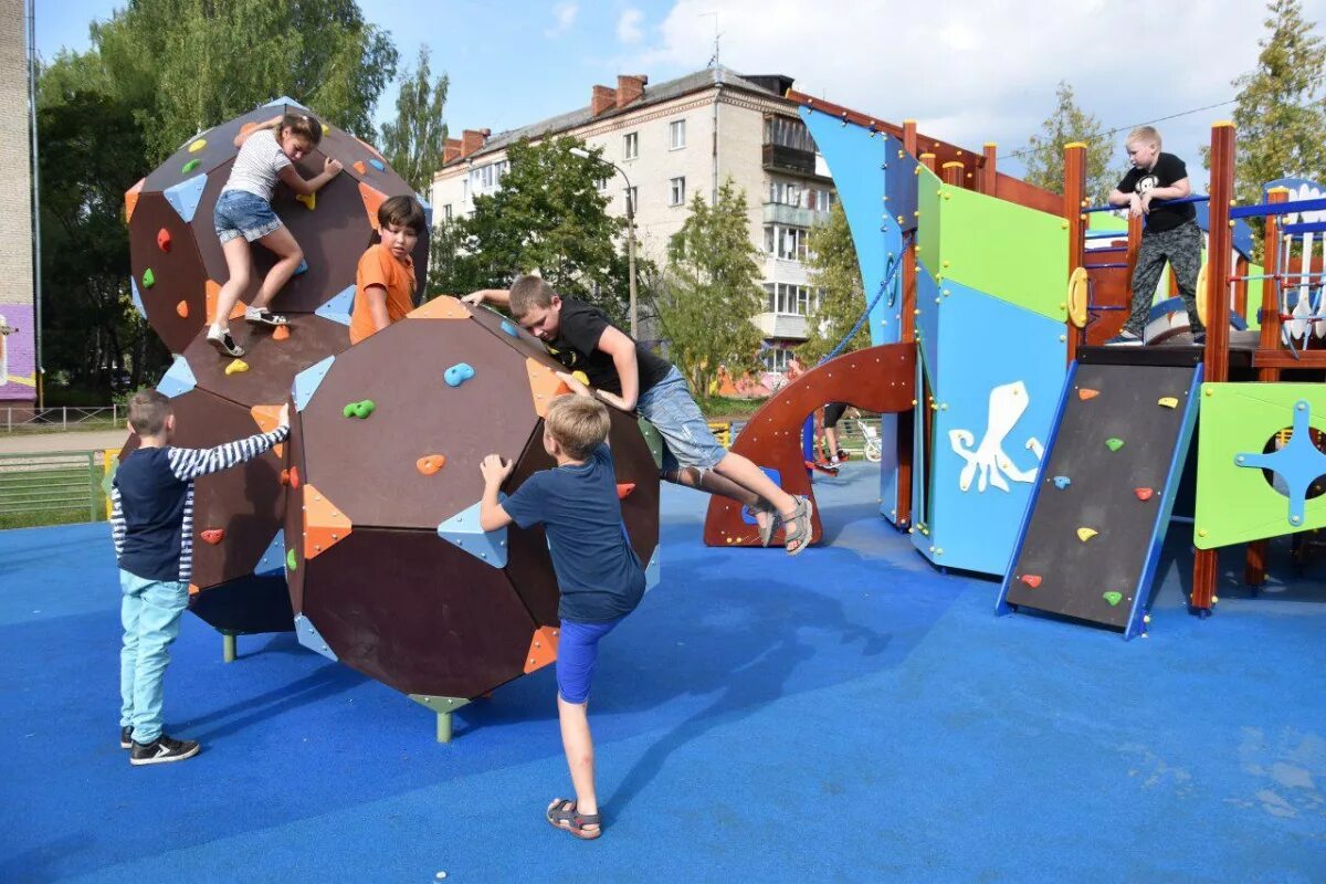 Посад развлечения. Хотьково детская площадка. Парк сказочный Хотьково. Хотьково новая площадка ул Черняховского. Парк в Хотьково Сергиев Посад.