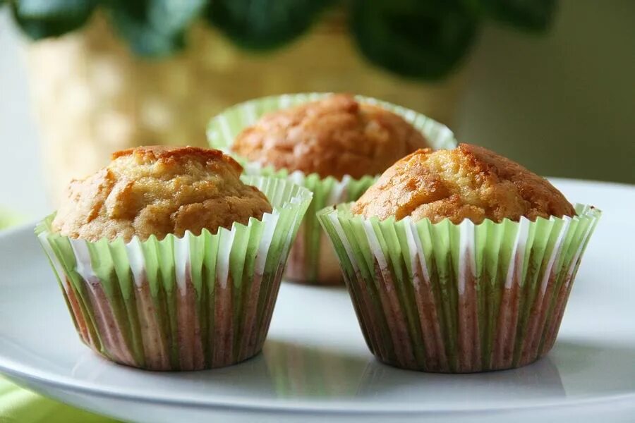 маффины со сгущенкой рецепт. кекс со сгущенкой. маффины со сгущенным молоком. маффины. кекс со сгущенкой.