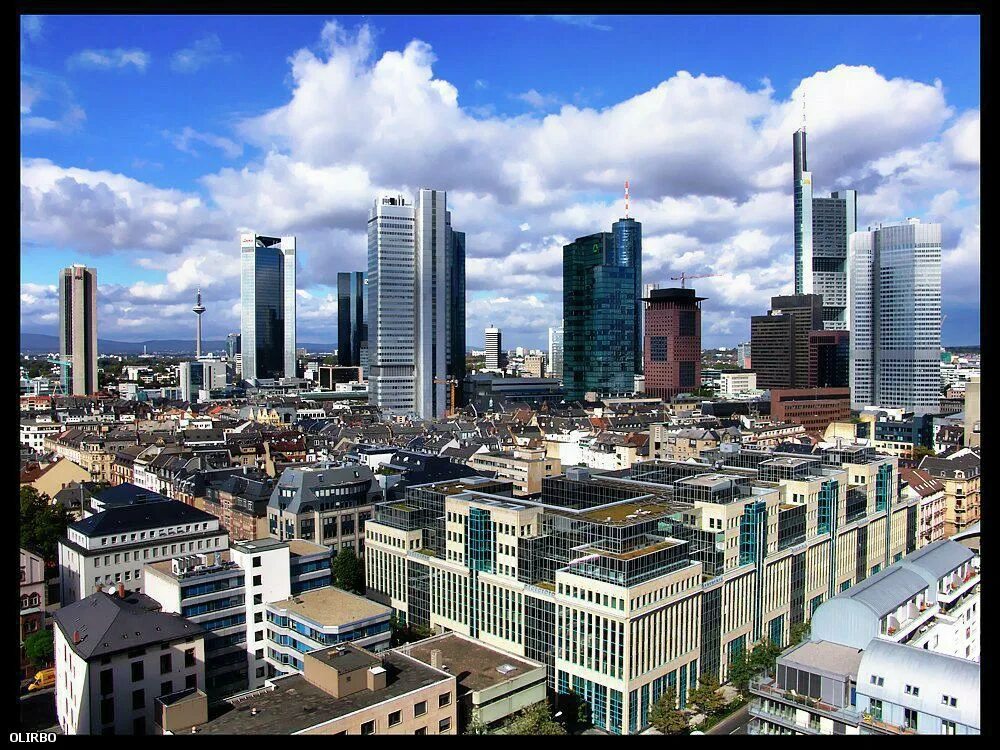 Фонтан правосудия франкфурт-на-майне. Синтетических франкфуртов. Памятник во франкфурте на майне фрау. Архитектура германии 21 века. Торхаус франкфурт.