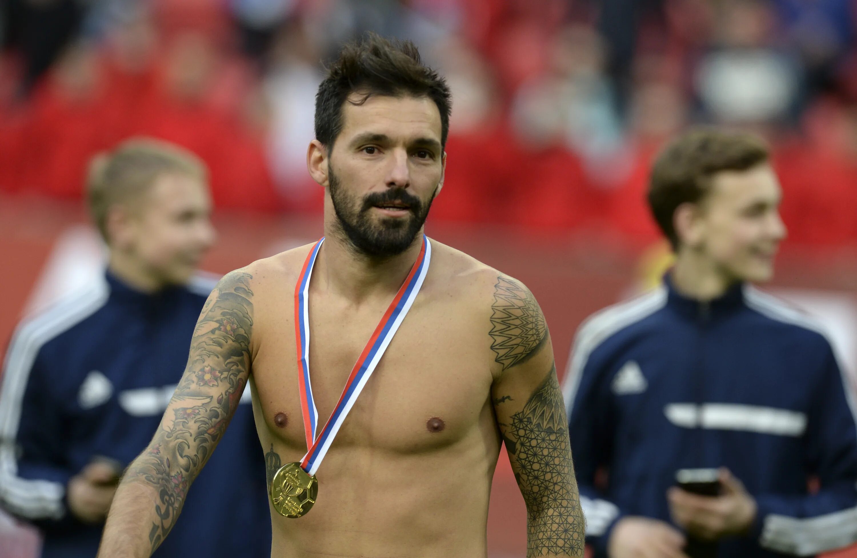 Футболист дани. Футболист дани. Дани алвес барселона 2022. Данни мигель 2013. Данни татуировка динамо.