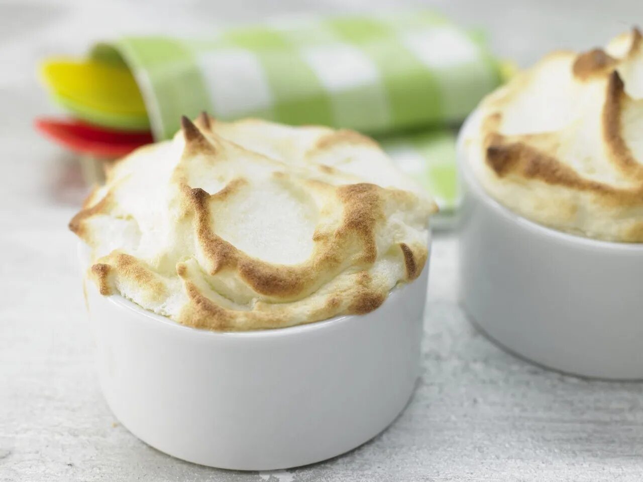 Яблоко с медом в микроволновке. Запечённые яблоки в микроволновке. Яблоки в микроволновке с сахаром. Печёные яблоки в микроволновке. Яблоки с корицей в духовке.