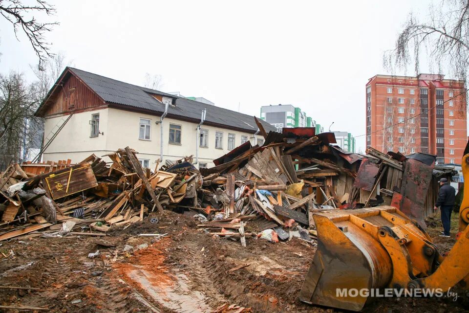Могилев 2008. Снос могилев. Призрак памятника ленину. Boston дома под снос. Снос могилев.
