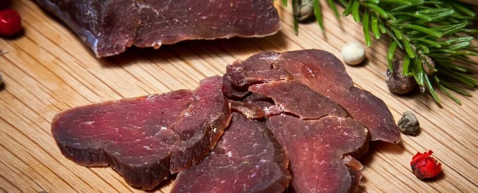 Вареная конина. Полезные факты о мясе. Чем полезен лошадиное мясо. Конина польза. Мясо чем полезно для организма.