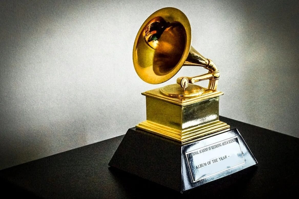 Награда певцу. Премия Грэмми. Музыкальная премия Grammy. Грэмми Авардс. Музыкальная награда Грэмми.