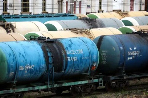 Цистерне заполненной нефтью