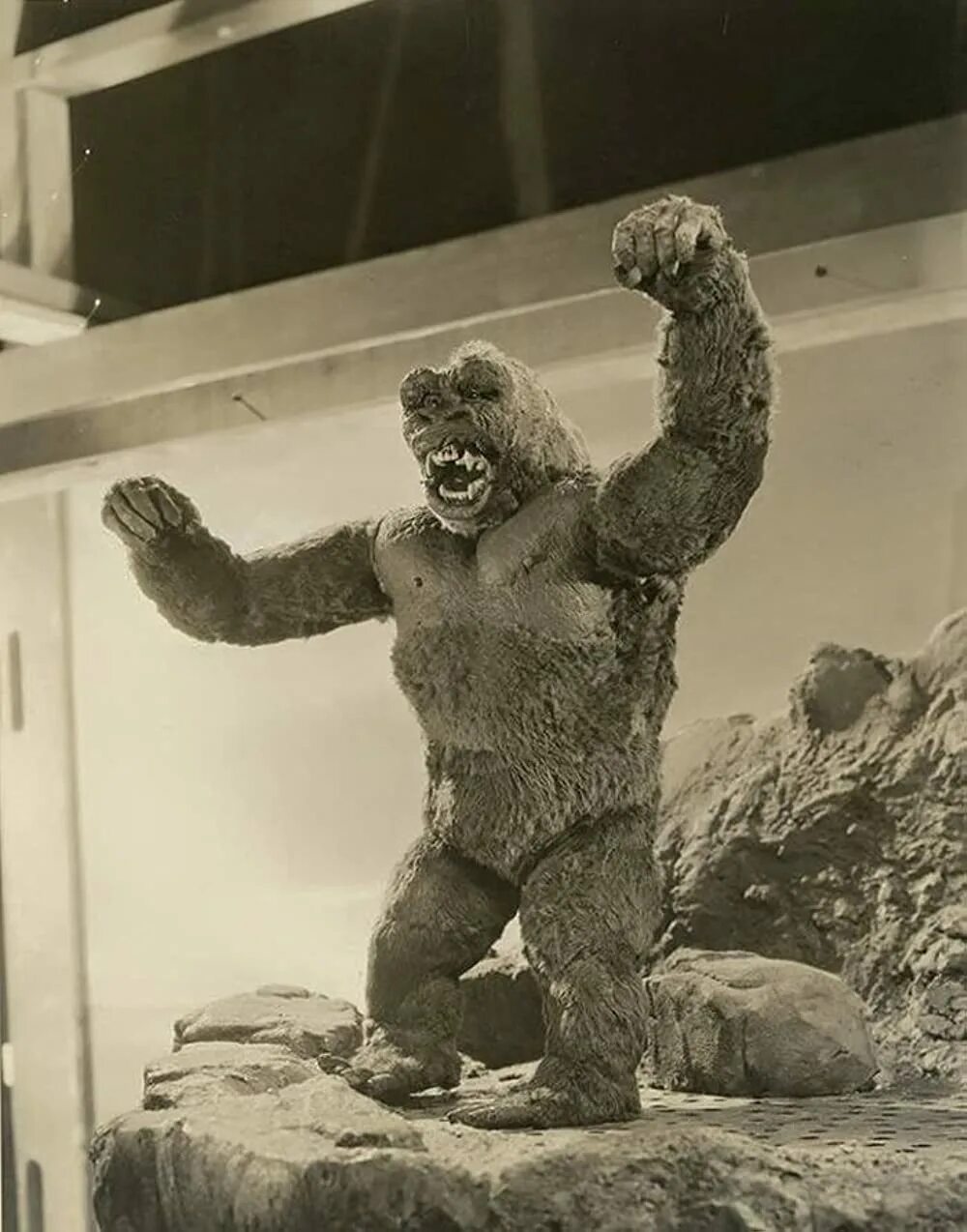 Кинг конг старый. Кинг конг 1933. 1 king kong - кинг конг (1933). кинг конг против махеконга 1933.