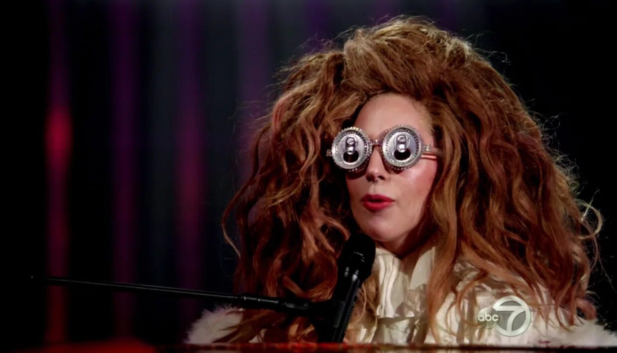 Леди гага элтон. Маппеты леди Гага. Элтон Джон и леди Гага. Lady Gaga and the Muppets' Holiday spectacular.