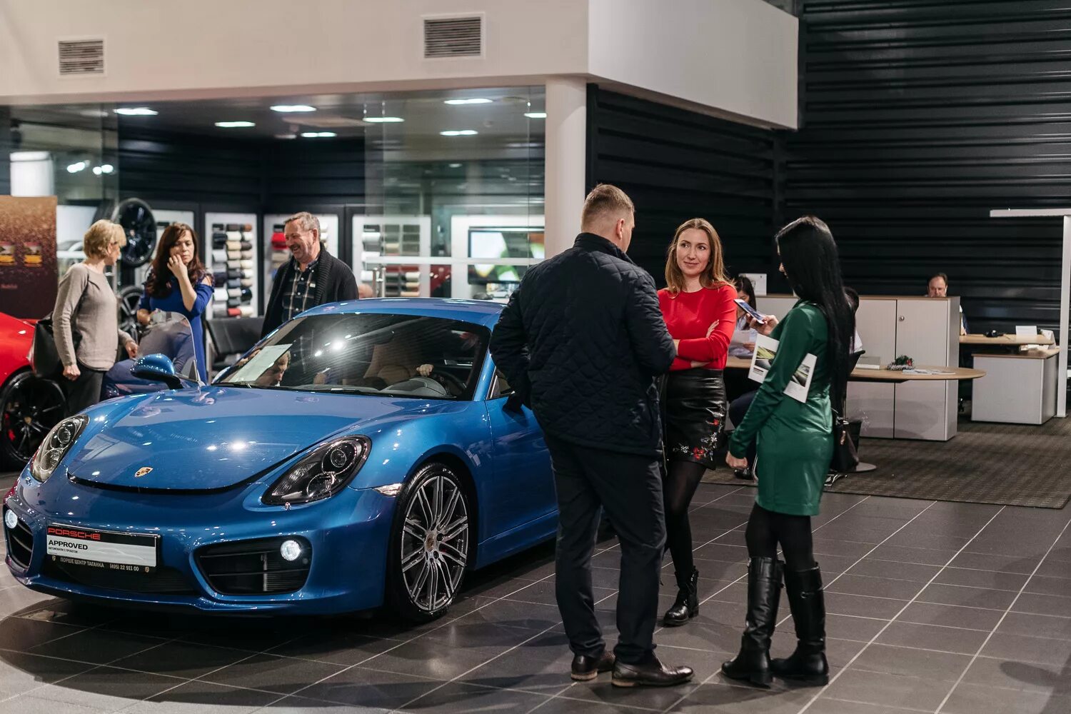 Автосалоне партнере банка. Порше Таганка Таганка. Автосалон Порше Таганка. Порше центр Таганка 911 00. Порше центр Таганка аурусы.