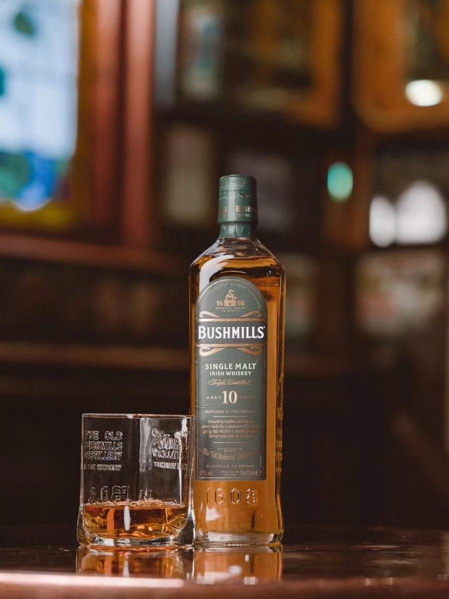 Single malt 10. Bushmills 10. Виски Bushmills Single Malt. Бушмилс сингл Молт. Bushmills Single Malt Irish Whiskey.