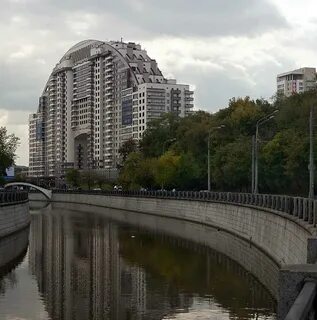 Дом на москва реке