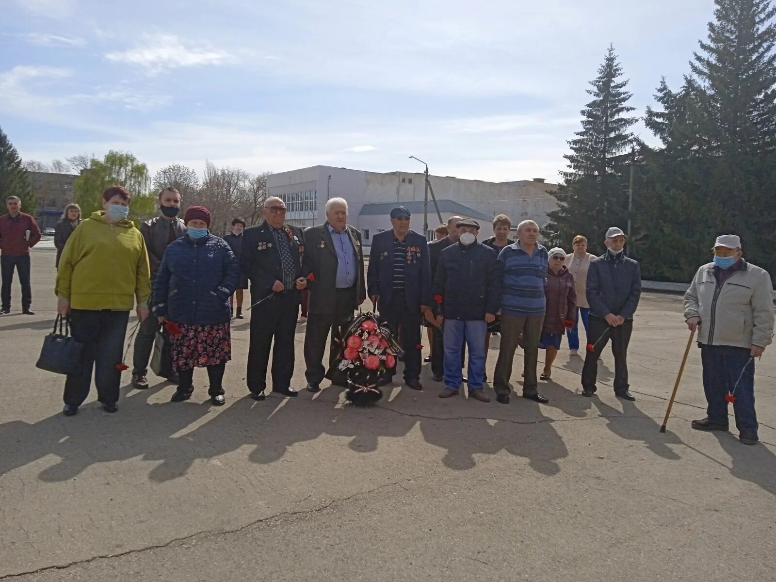 Сар новости. Митинг г Ершов. Площадь в г Ершове. Последний новости в городе Ершове. День памяти жертв аварий и катастроф Пермь митинг каша МЧС.