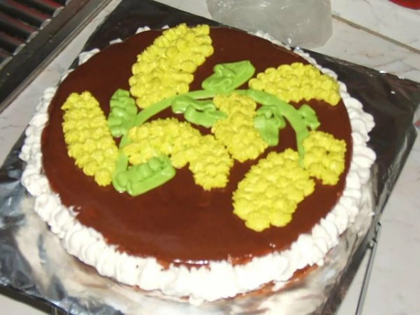 Украсить торт мимоза. Украшение торта Мимоза. Торт Мимоза. Торт украшенный мимозой. Ветка для украшения торта.