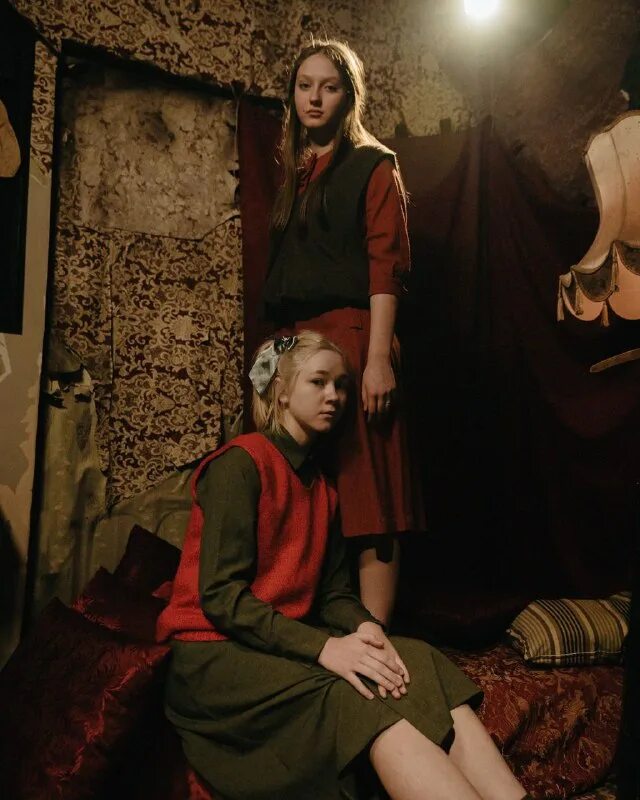 Иммерсивный спектакль девочка со спичками. Девочка со спичками театральная постановка. Иммерсивный спектакль девочка со спичками. Иммерсивный спектакль девочка со спичками. Иммерсивный спектакль девочка со спичками.