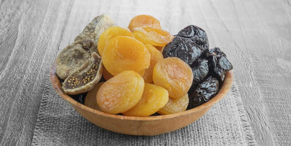 урюк, курага, чернослив. изюм курага чернослив финики инжир. инжир и абрикос. смесь кураги инжира и чернослива. фрукт похожий на курагу.