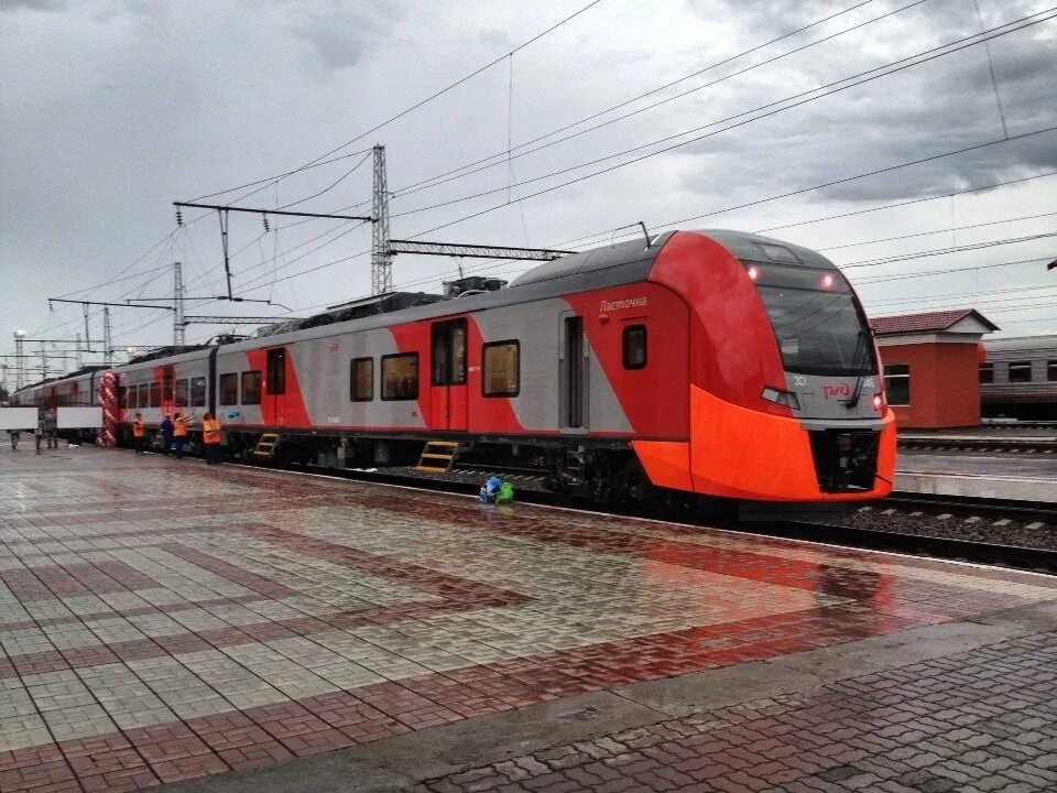 Движение поездов барнаул. Электропоезд Ласточка в Барнауле. Поезд Ласточка Новосибирск. РЖД Новосибирск Ласточка. Ласточка Барнаул Новосибирск.