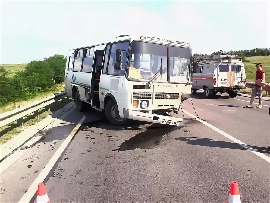 56 автобус шахты. Автобусы г. Шахты. Автовокзал Шахты происшествие. Общественный транспорт г Новошахтинск. Новошахтинск дорога Шахты маршрутка.