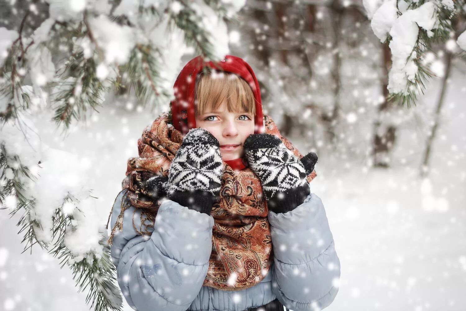 Красивая девушка зима. Девочка зимой. Зима для детей. Красивые девочки зима. Снежинки для детей.
