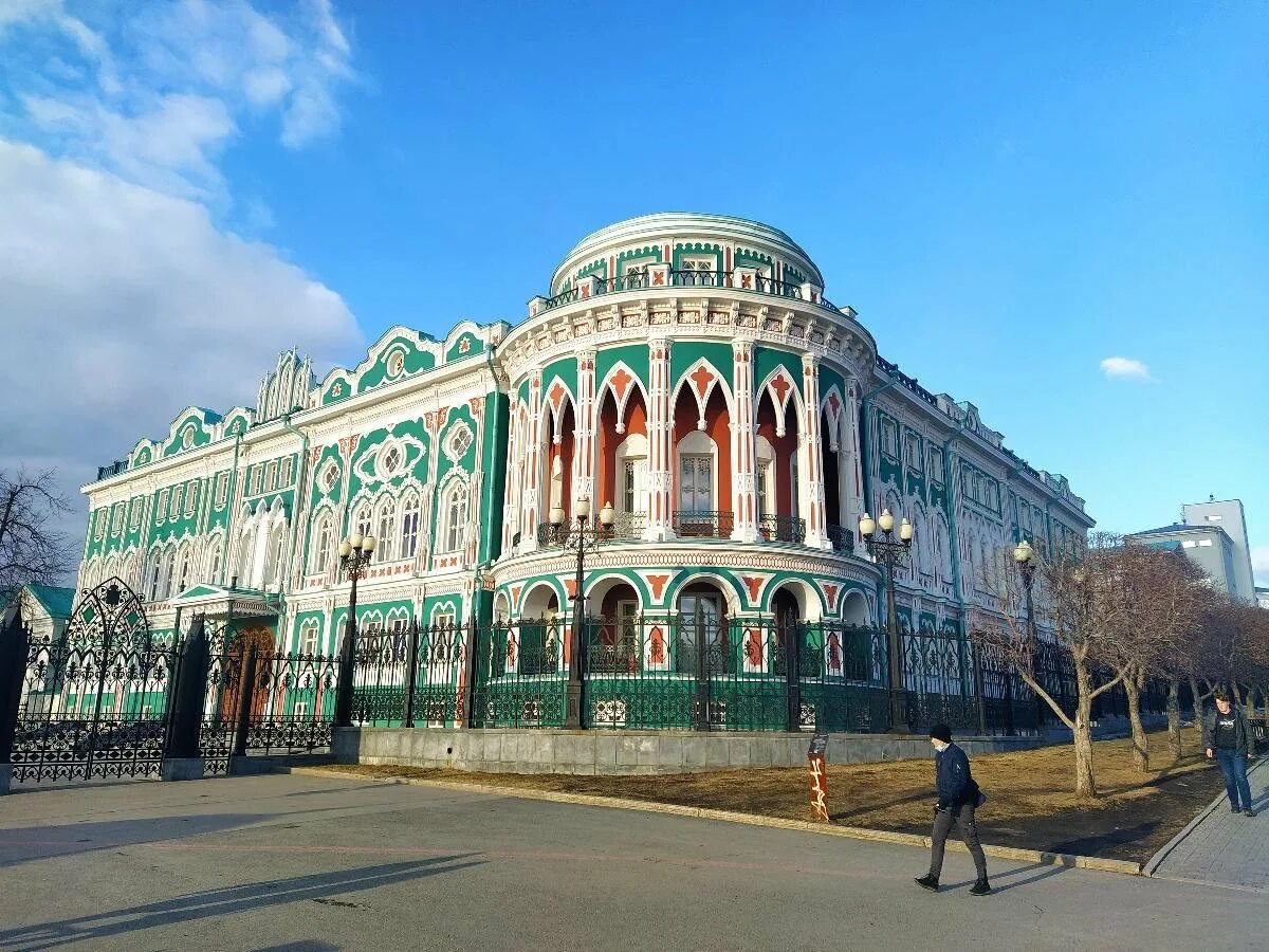 ЕКБ дом Севастьянова. Екатеринбург особняк купца Севастьянова. Дом Севастьянова Свердловск. Достопримечательности Екатеринбурга дом Севастьянова.