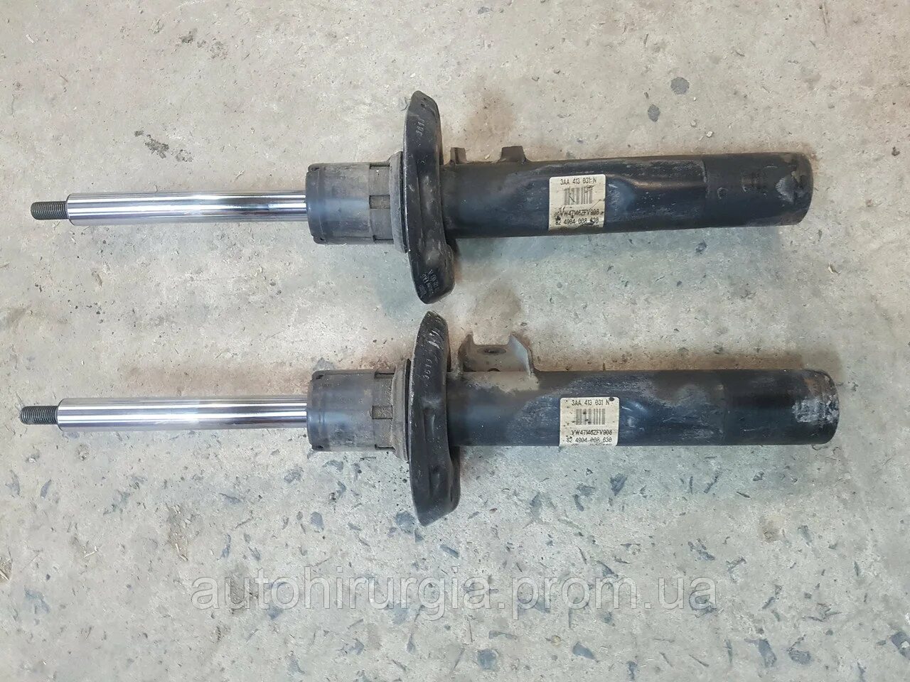 Амортизатор передний passat b4. Амортизатор на пассат в7. Передние стойки фольксваген поло седан 2013. Стойки амортизаторов передние фольксваген. Амортизатор передний tiguan 2009.