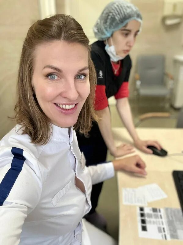 Вести консультации. Вести консультации. Компьютер для учебы. Видеоконференции в медицине. Телемедицина фото.