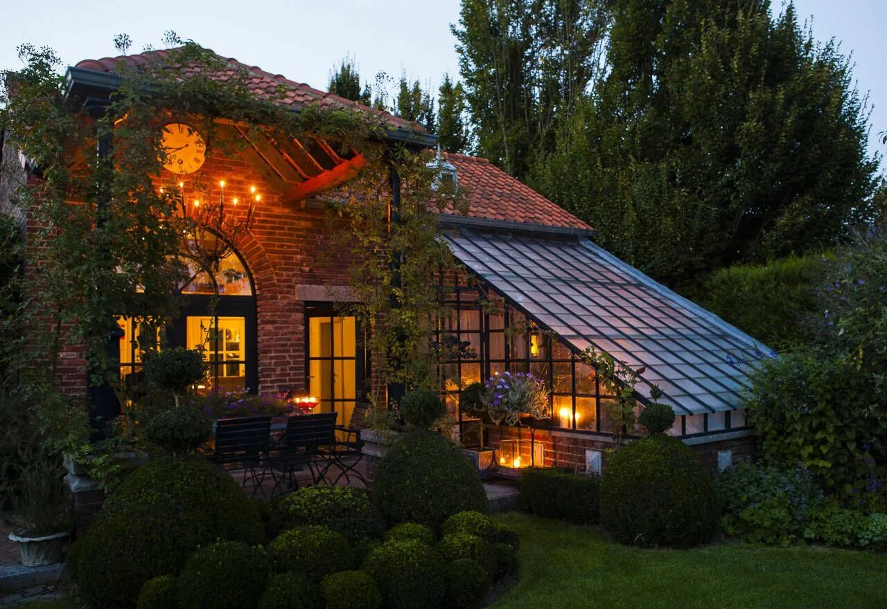 Красивый сад в деревне. Сад в коттеджном стиле. Загородный дом с садом. Ландшафт в американском стиле. Красивая дача.