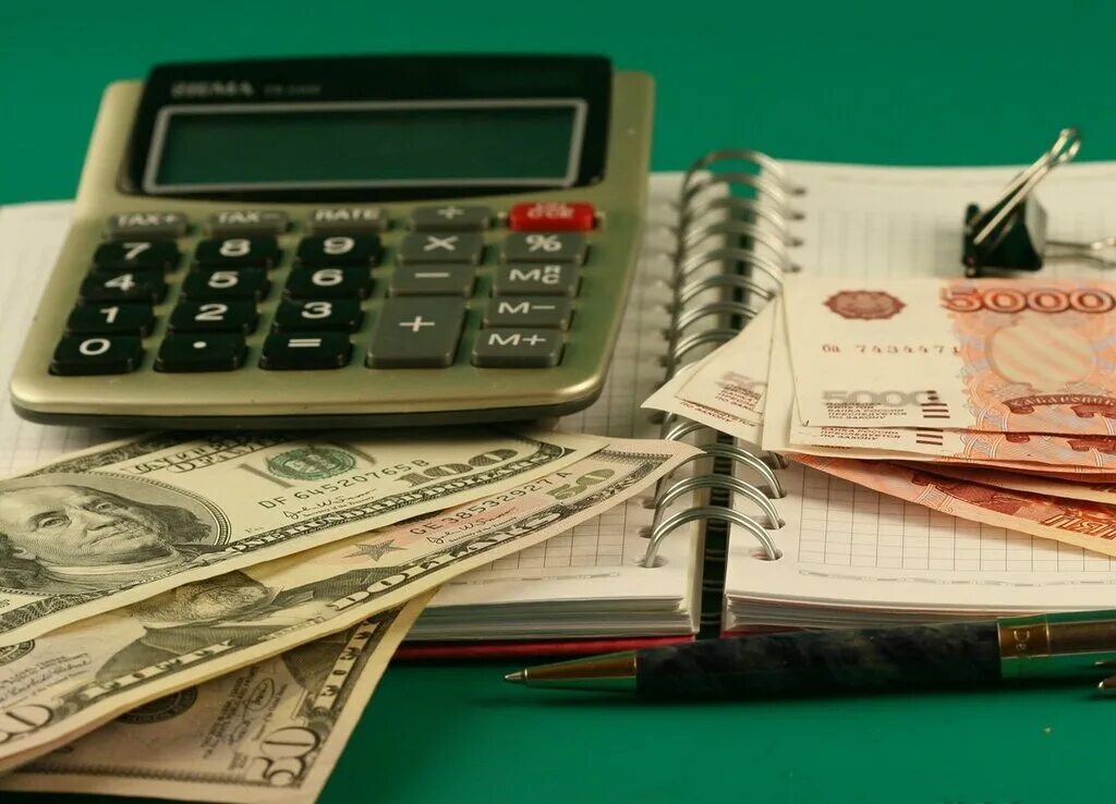 Деньги затраты. Бухгалтерия деньги. Финансы и бухгалтерский учет. Подсчет денег. Бухгалтерия картинки.