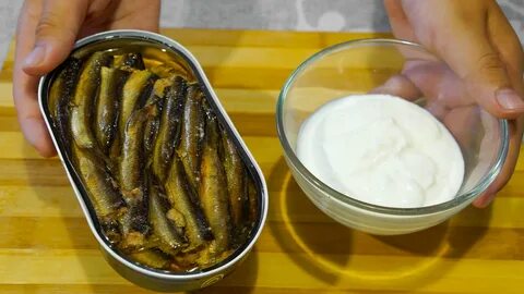 Банка со шпротами