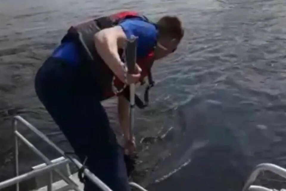 Утонул руководитель самарского танцевального движения. Спасение утопающей в неве. утонувший 15 летний парень в нижнекаменке. двое подростков утонули в линде.