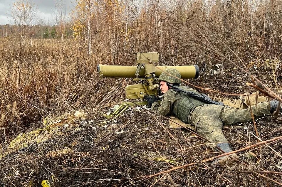 Военное нападение россии. Противотанковая ракета. Российские противотанковые ракетные комплексы. Российские военные на Донбассе.