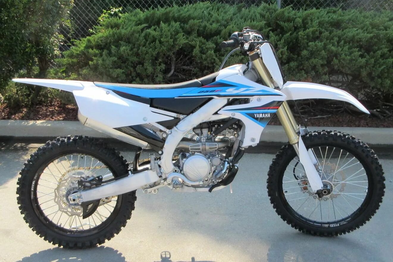 Yamaha yz 450 2010. Yamaha yz450f 2019. Yamaha yz 450. Кроссовый мотоцикл yamaha yz450f. Yamaha yz250f 2022.