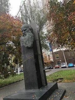 Памятник л
