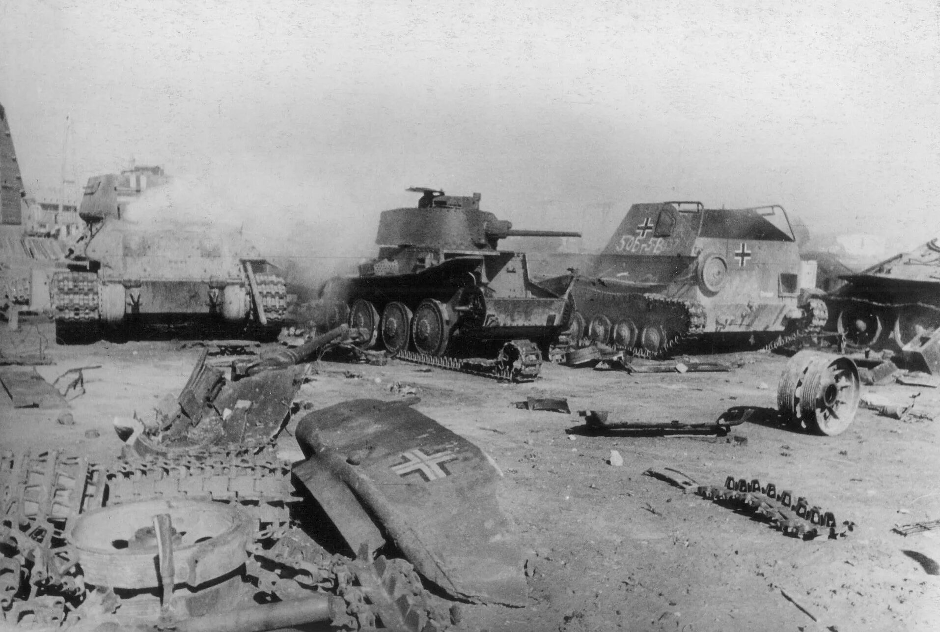 1945 год восточный фронт. Подбитые танки т-34 на Курской дуге. Т-34-85 Восточная Пруссия. Т-34-85 Берлин 1945. Т-34 В Восточной Пруссии.