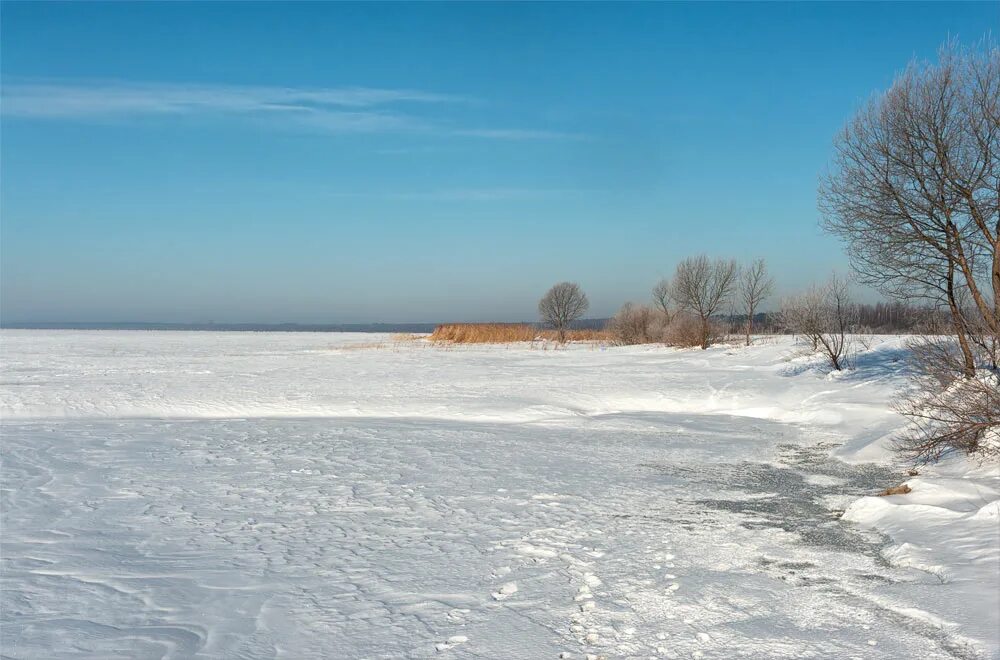 Зима плещеева. Плещеево озеро Переславль Залесский зимой. Плещеево озеро зимой Переславль. Переславль-Залесский зимой озеро. Национальный парк Плещеево озеро зимой.