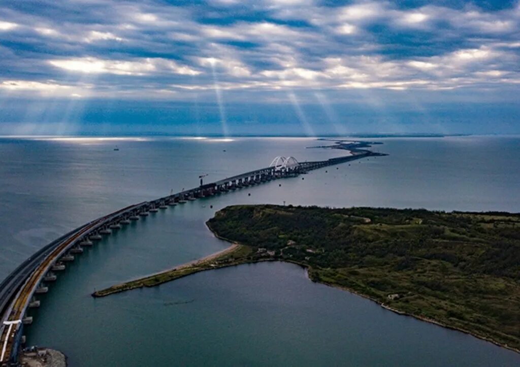 Мост через пролив эресунн дания швеция. Керченский мост 2018. Крымский мост 19 км. Мост пролив бельт. Мосты россии фото.