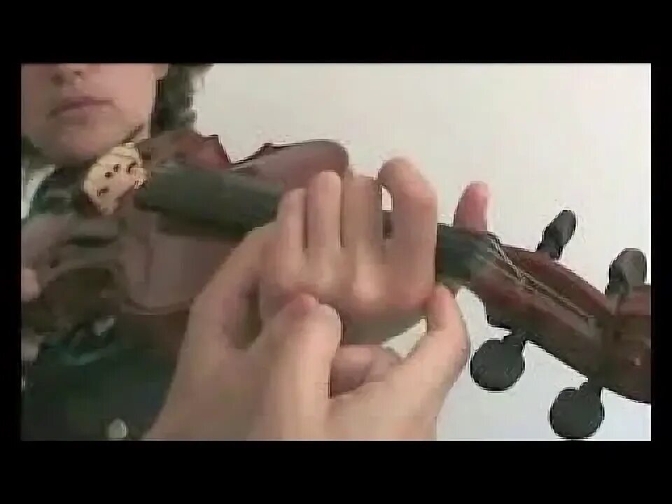 Советы как играть смычком на скрипке. Смены смычка скрипача. Как вибрировать на скрипке. Первые уроки скрипки. Постановка рук на скрипке.