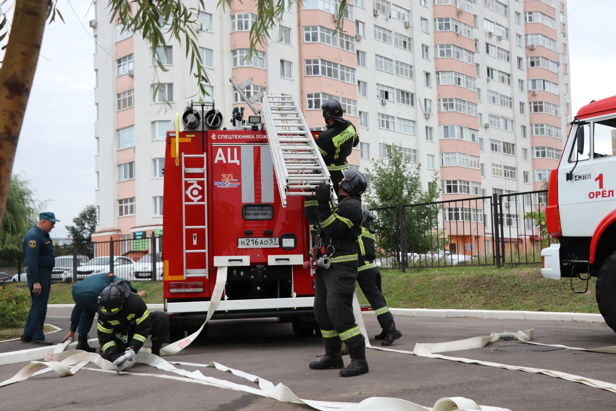 Последние новости в орле на сегодня. Пожарно-спасательный. Пожарные России. Фото пожарных. МЧС Орел пожар.