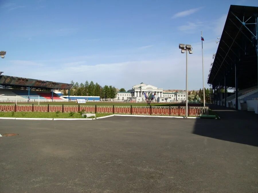 Стадион североуральск. Стадион спутник нижний тагил. стадион уралвагонзавод. стадион увз нижний тагил футбольный.