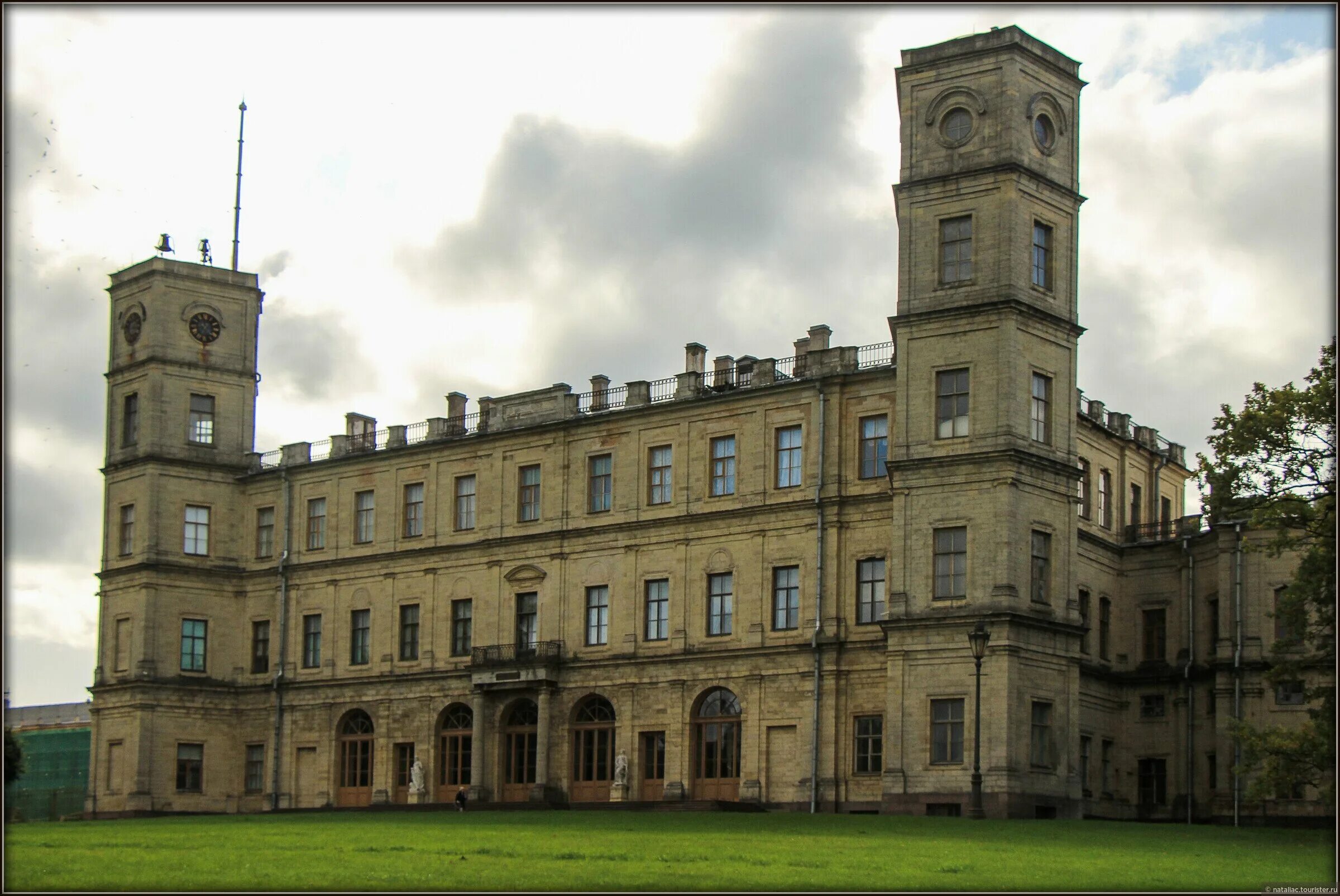 Антонио ринальди дворец в гатчине. Большой оатчин гатчинский дворец. Гатчинский дворец в гатчине. Гатчинский дворец год. Большой гатчинский дворец (1766–1781).