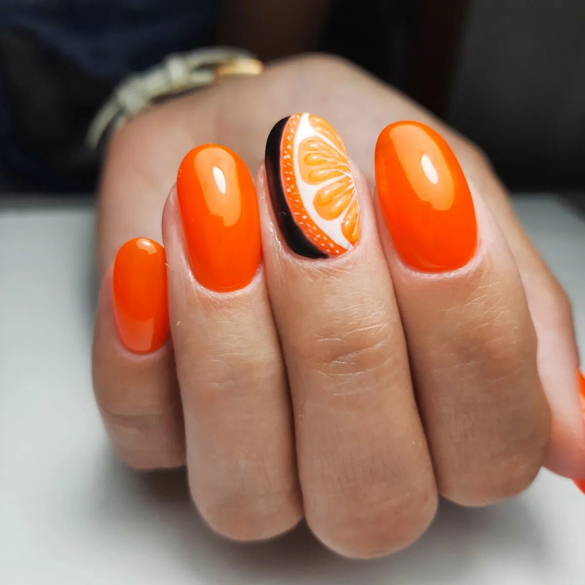 Включи 3 оранжевая. Оранжевый маникюр. Яркие оранжевые ногти. Летний маникюр оранжевый. Оранжевые ногти маникюр.