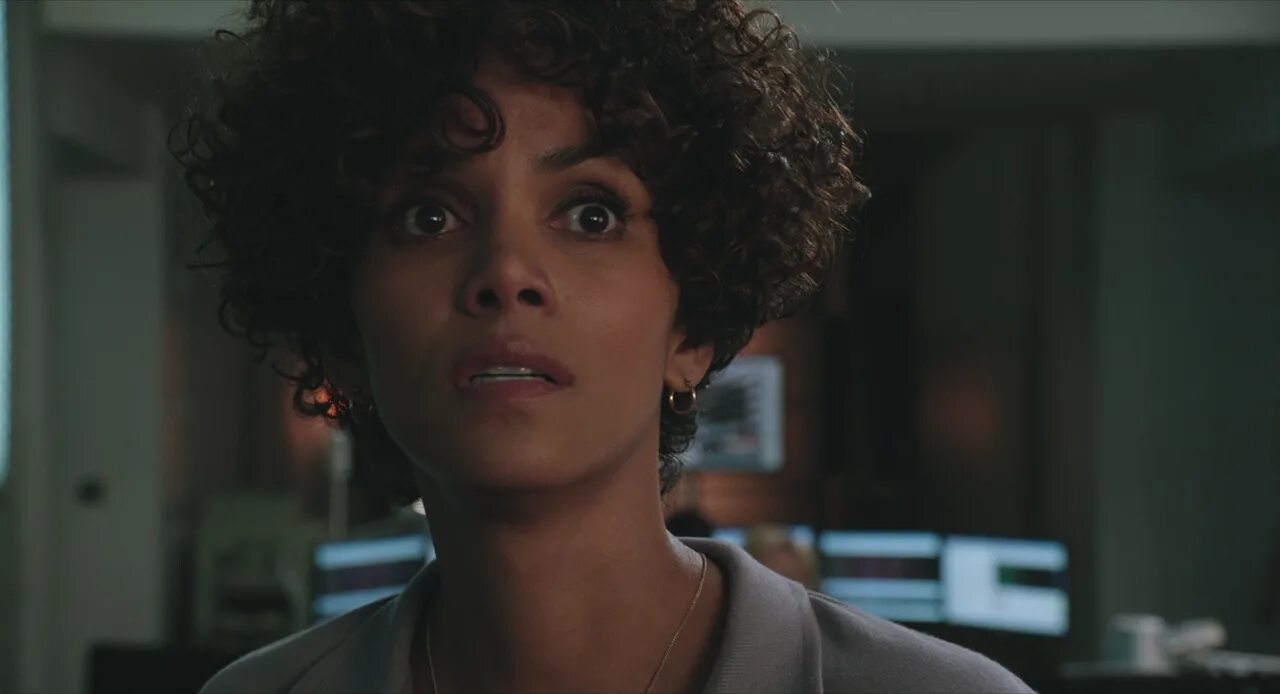 Тревожный вызов фильм 2013. Майкл эклунд тревожный вызов. Тревожный вызов фильм 2013 эбигейл бреслин. Вызов фильм 2023. Вызов сценарист.