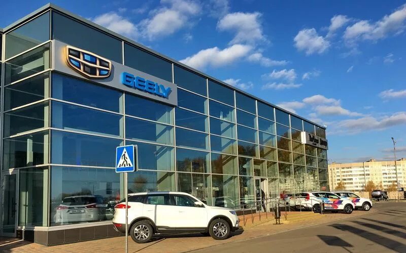 Джили мейджер псковская. Джили дмитровка. Geely coolray comfort 2023. Джили дмитровка. Geely автосалон.