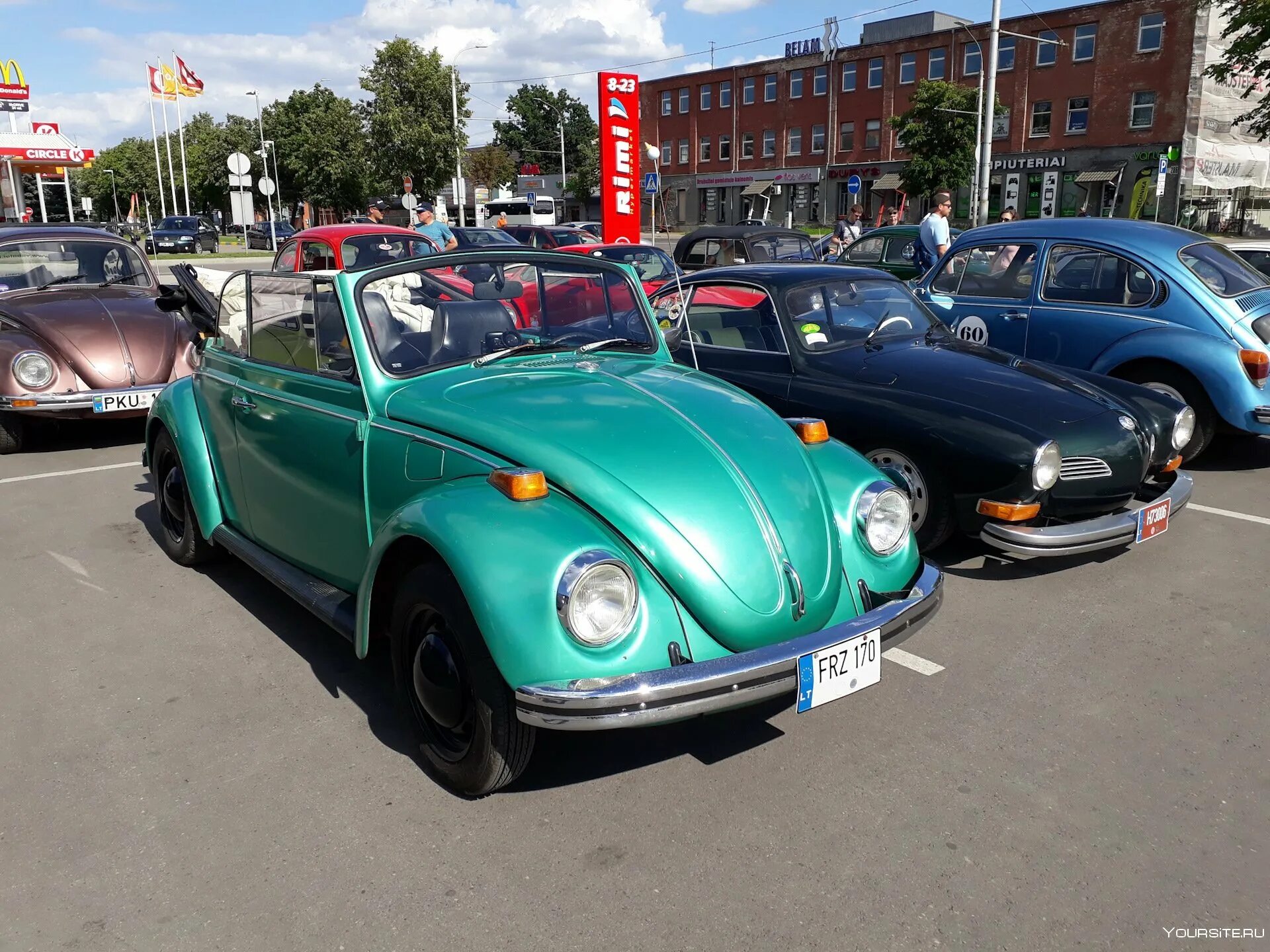 Куплю авто б у литва. Литва автомобили. Литовские машины. Авторынок Каунас. Вильнюс автомобиль.