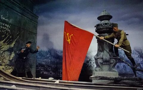 Красный флаг на рейхстаге 2024
