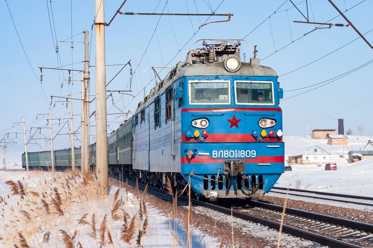 Жд тараз. Вл80 пассажирский. Вл80 с пассажирским поездом. Вл80с КТЖ. Вл80-916.